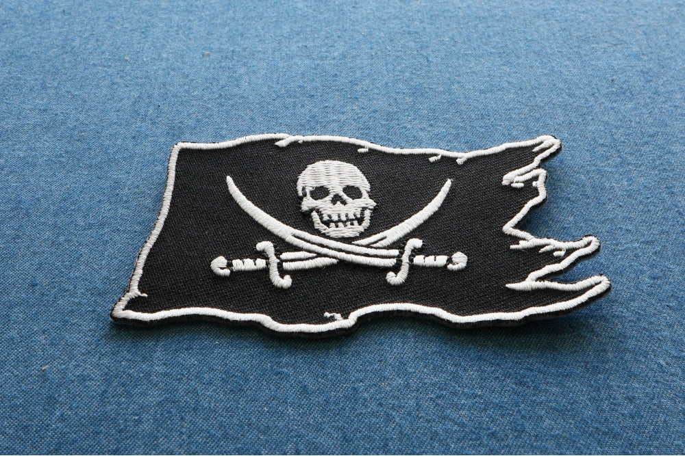 Pirate Skull Flag Patch – Embroidered Iron-On Patch ( 3.5 x 2.5 inches )