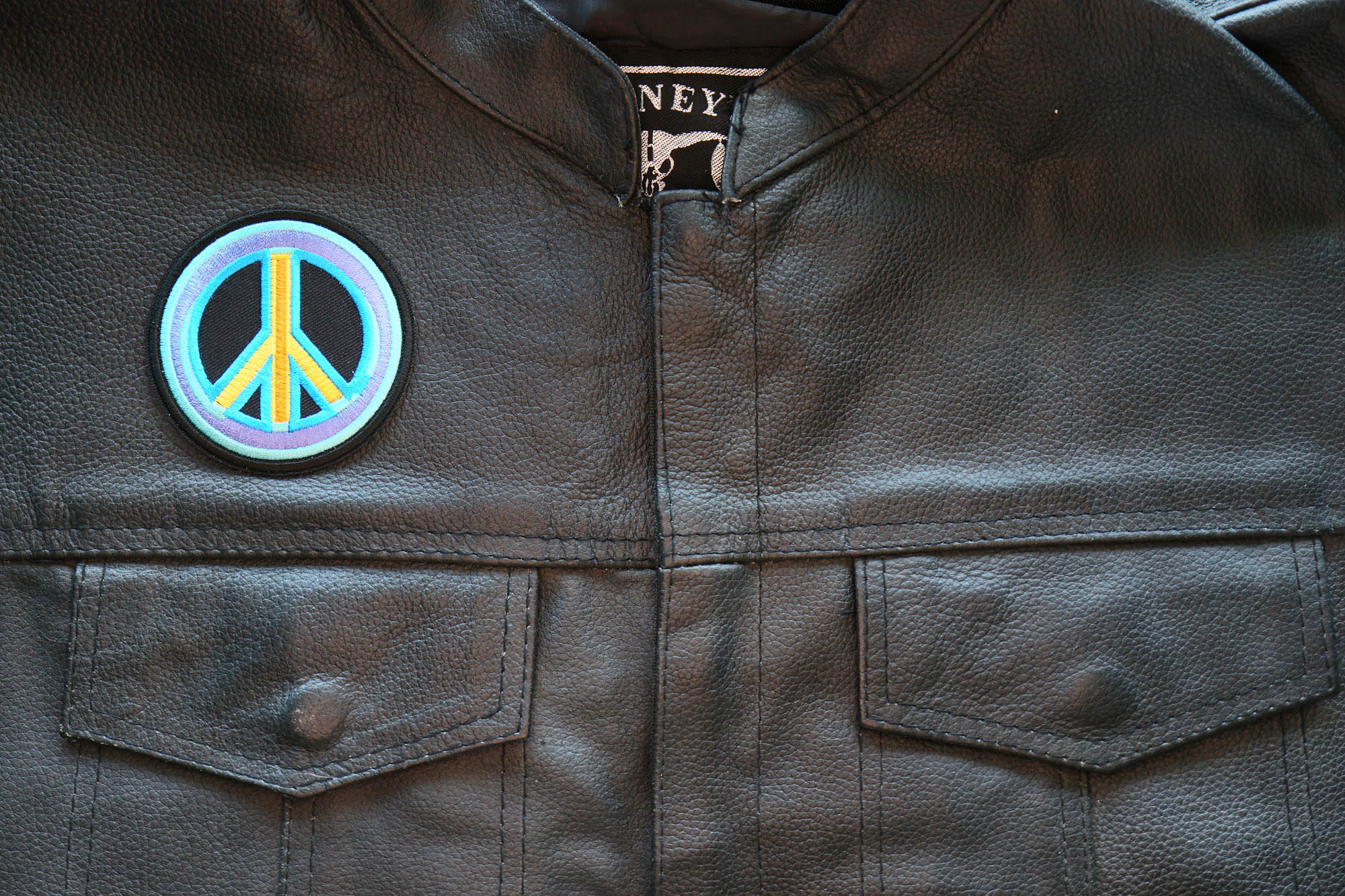 Peace Arrow Iron-On Patch - Symbol of Harmony and Positive Vibes (  3.5 x 2.5 inches )