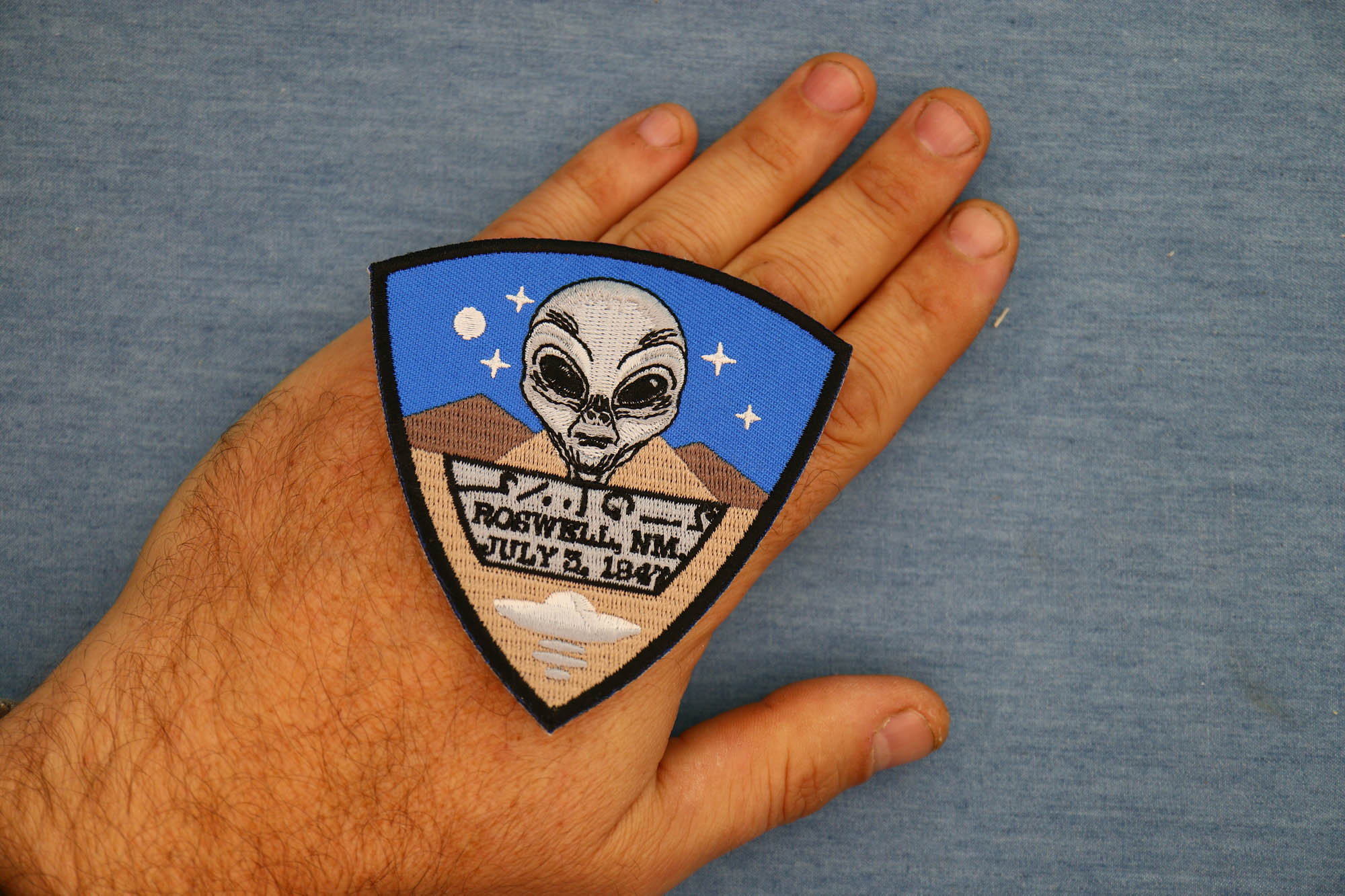 Roswell New Mexico Alien Iron-On Patch - Out of This World Design for UFO Enthusiasts ( 4 x 3 inches )