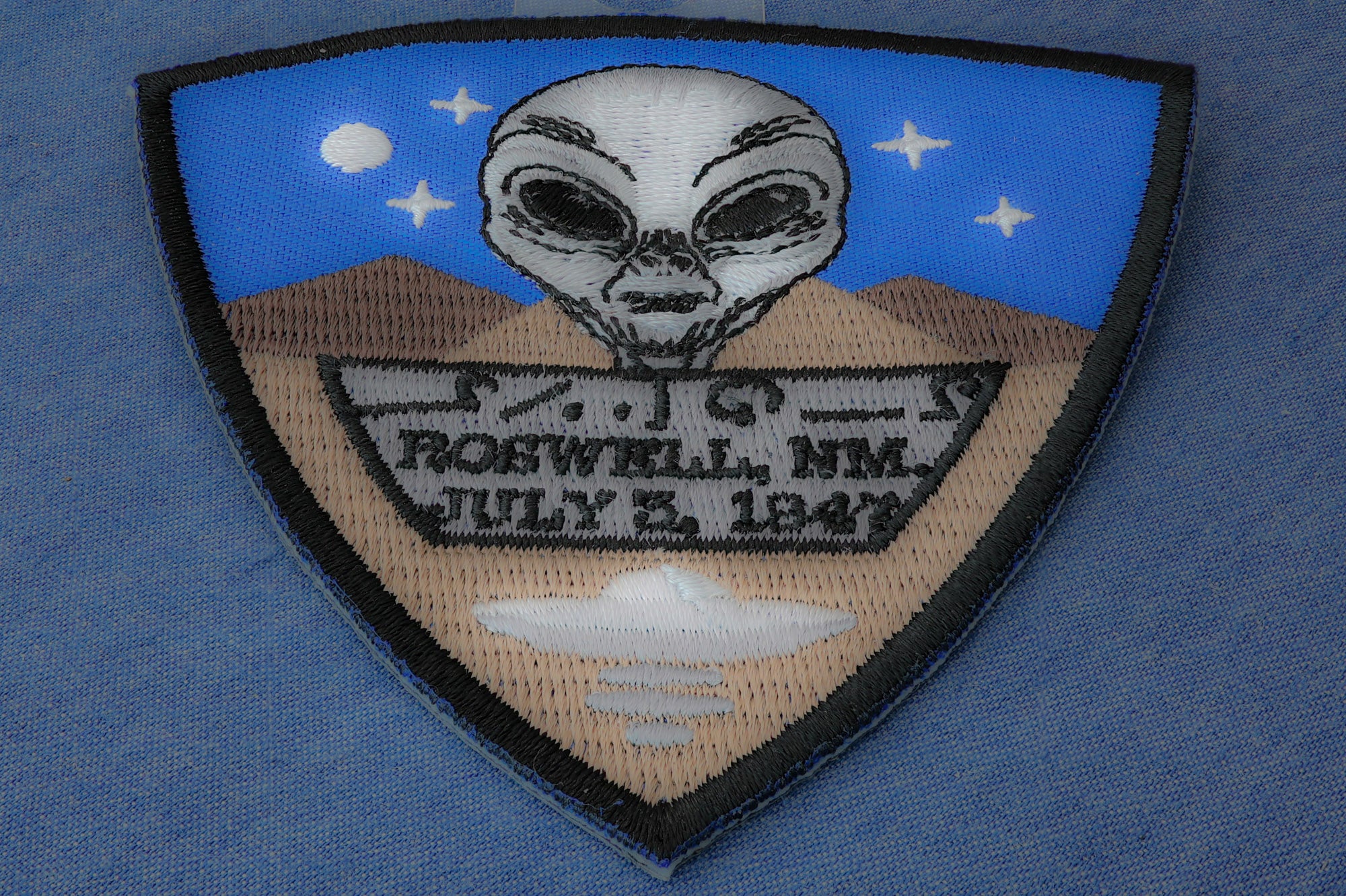 Roswell New Mexico Alien Iron-On Patch - Out of This World Design for UFO Enthusiasts ( 4 x 3 inches )
